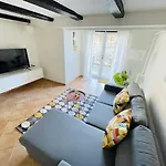 Apartment Aday - Charming With Terrace *