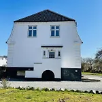 Aday - Charming With Terrace Apartment *