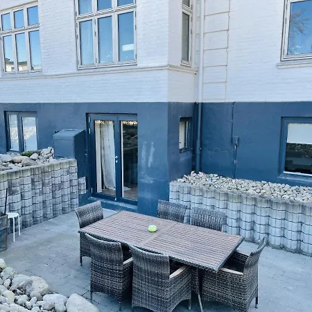 Aday - Charming With Terrace アパート