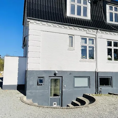 Aday - Charming With Terrace Ålborg