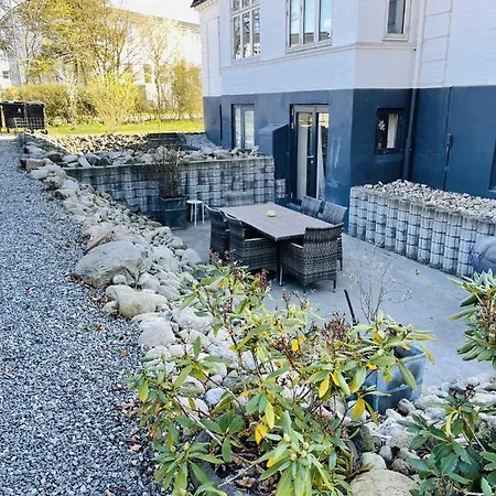 Aday - Charming With Terrace Ålborg