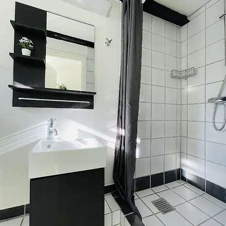 Aday - Charming With Terrace アパート