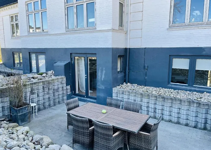Aday - Charming With Terrace Lejlighed